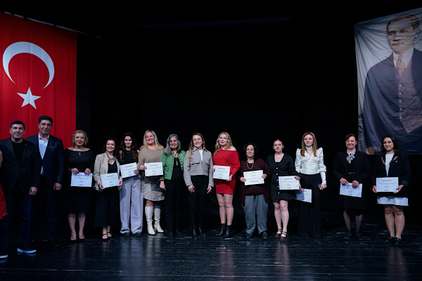 Konak Belediyesi, Güzelyalı Nazım Hikmet Kültür Merkezi'nde 60 yaş üstü