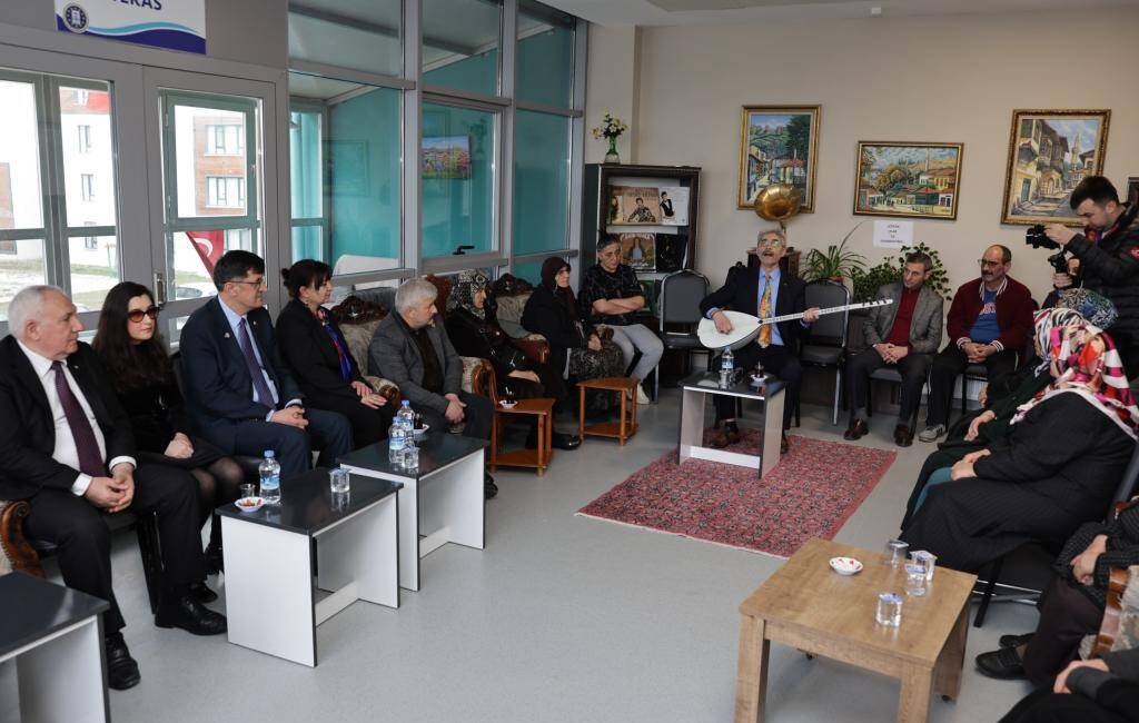 Kütahya Belediyesi, Yamantürk Yaşlı ve Engelli Gündüz Yaşam Merkezi’nde yaşlılara