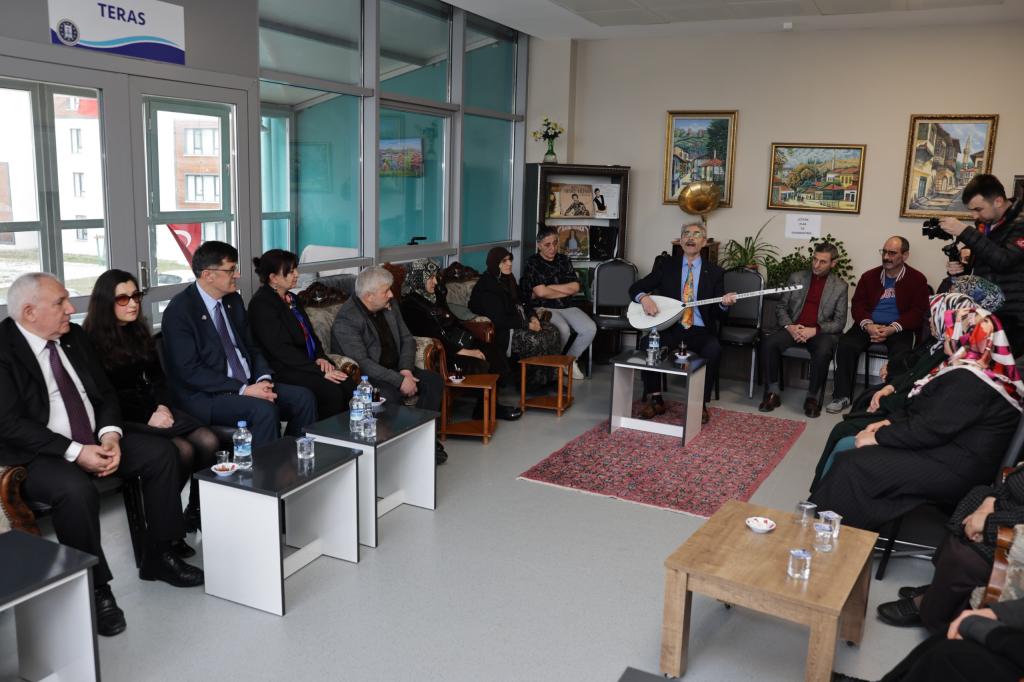 Kütahya Belediyesi, Yamantürk Yaşlı ve Engelli Gündüz Yaşam Merkezi’nde yaşlılara