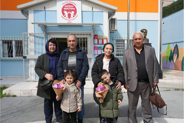 Maltepe Belediyesi Kreş Müdürlüğü tarafından düzenlenen etkinlikte çocuklar, aile büyüklerini
