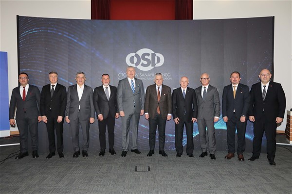 Otomotiv Sanayii Derneği'nin Genel Kurulu'nda Cengiz Eroldu başkanlığa seçildi. Başkan,