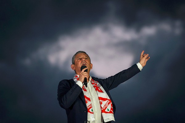 CHP Genel Başkanı Özgür Özel, sosyal medyada tutuklamaları eleştirerek adalet