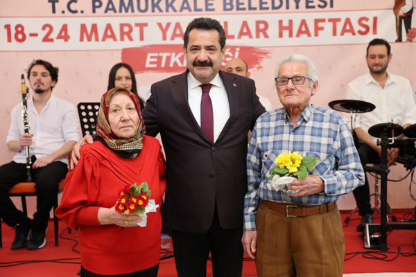 Pamukkale Belediyesi'nce düzenlenen etkinliğe başkan ve ilgili isimler katıldı. Zeybek