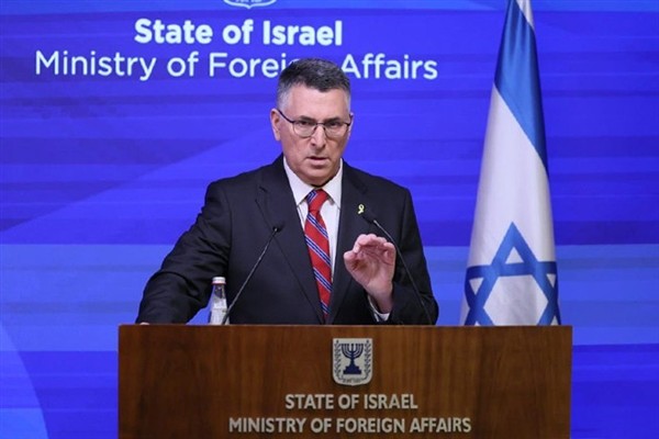 İsrail Dışişleri Bakanı Gideon Saar, Nahariya Belediye Başkanı Ronen Marli