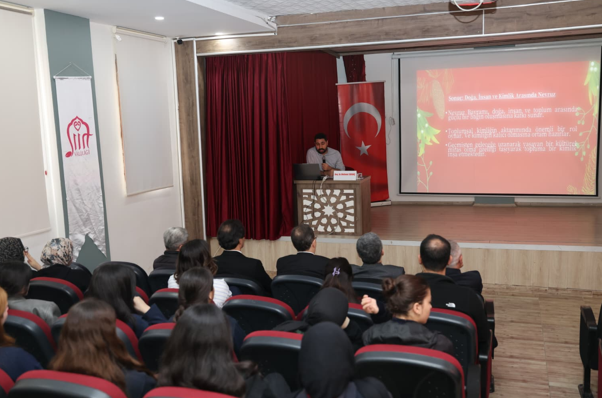 Siirt Valisi Kemal Kızılkaya, Nevruz konulu konferansta konuştu. İl Müdürü
