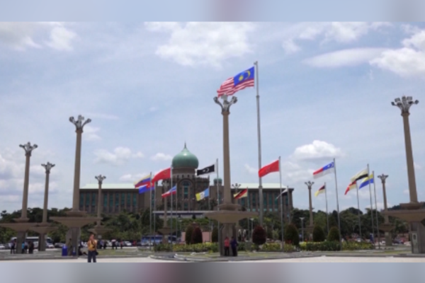 Tayland, Pakistan ve Malezya’ya ait bazı gemiler, İran ile ayrı