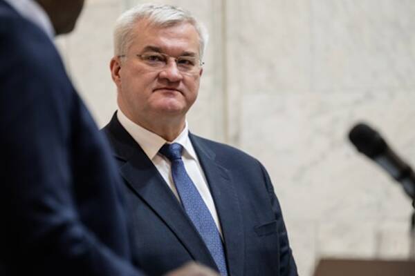 Ukrayna Dışişleri Bakanı Sybiha, Fransa'da OECD Genel Sekreteri Cormann ile