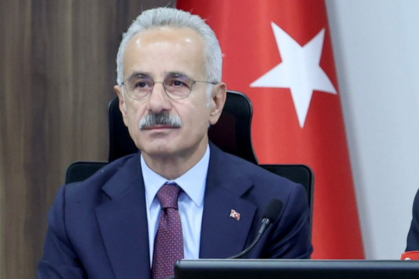 Ulaştırma ve Altyapı Bakanı Abdulkadir Uraloğlu, AK Parti'li isimlerle gerçekleştirdiği