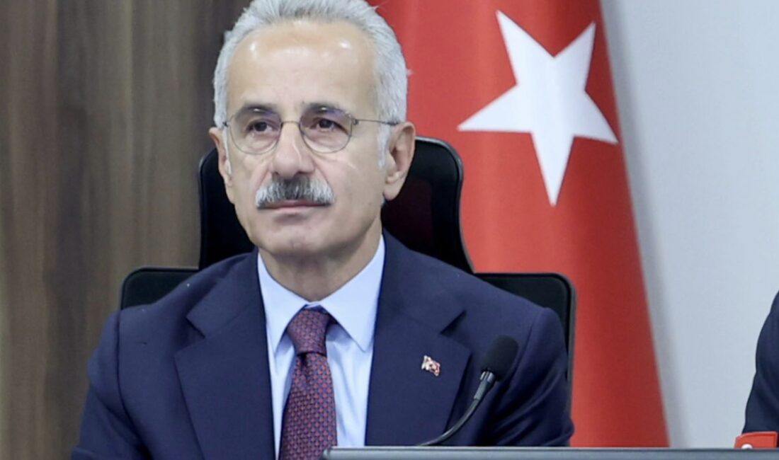 Ulaştırma ve Altyapı Bakanı Abdulkadir Uraloğlu, Aydın-Denizli Otoyolu'ndaki günlük araç