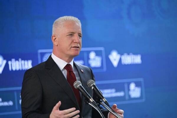 İstanbul Valisi Davut Gül, il genelindeki okulları ziyaret etmeye devam