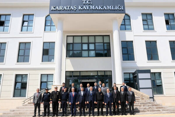 Adana Valisi Mustafa Yavuz, Karataş ilçesinde yürütülen çalışmaları yerinde inceleyerek