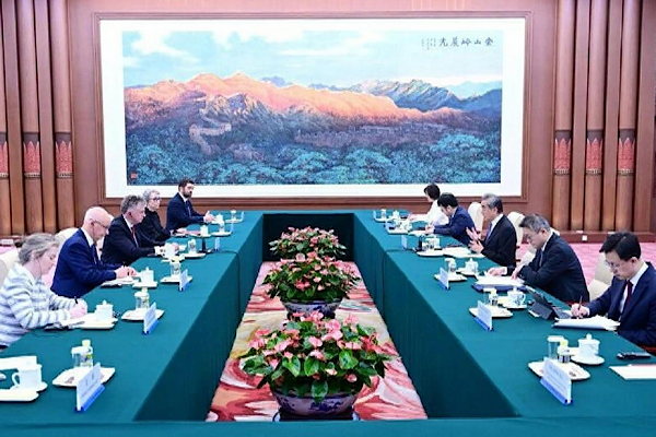 Çin Dışişleri Bakanı Wang Yi, İran ve Ukrayna krizinin yanı