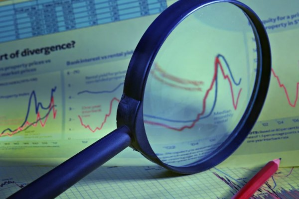 Yabancılar hisse senedi ve DİBS satarken, piyasalardaki gerginlik satışları hızlandırdı.