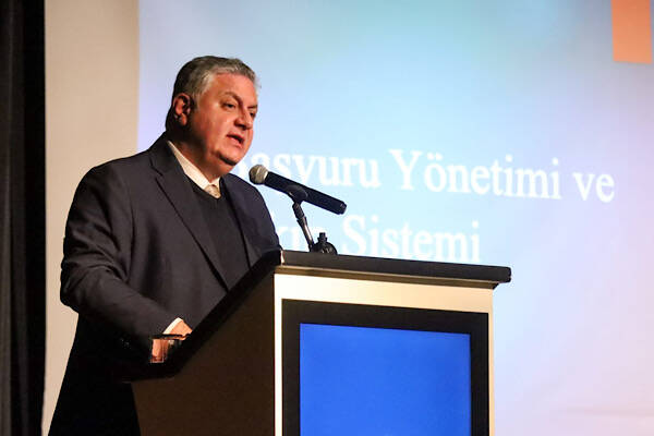 Yalova Belediyesi, "D-İmar Yönetim Sistemi" ile kentsel gelişimi hızlandırıyor. Belediye