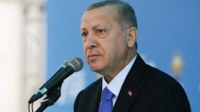Cumhurbaşkanı Recep Tayyip Erdoğan, başarılı performansıyla TFF 1. Lig’e yükselen