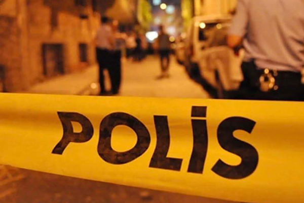 Hatay’da 19 yaşındaki İ.Z., evinde göğsünden vurulmuş halde bulundu. Hastaneye