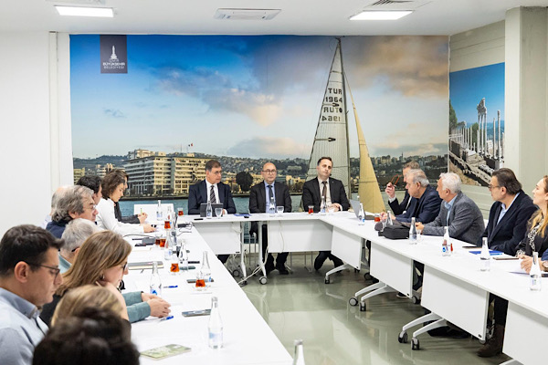 İzmir Büyükşehir Belediye Başkanı Cemil Tugay’ın kentin gelecek vizyonunu bilimsel